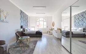 Designer Apartment On The Budapest Broadway With 2Br And Ac